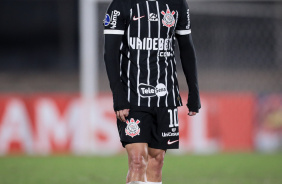 Rodrigo Garro em campo durante jogo do Corinthians contra o Racing pela Sul-Americana