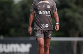 Antnio Oliveira durante treino no CT do Corinthians