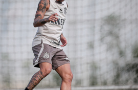 Gustavo Mosquito em ao no treino do Corinthians