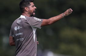 Antnio Oliveira durante treino do Corinthians no CT