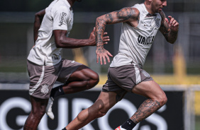 Cac e Gustavo Silva durante treino do Corinthians no CT