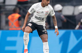 Matheuzinho entrou no segundo tempo da partida entre Corinthians e Atltico-MG