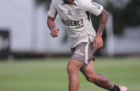 Matheus Bidu em ao durante treino do Corinthians