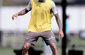 Lo Man participou do treino do Corinthians nesta tera-feira