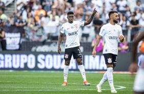 Flix Torres e Raniele no jogo do Corinthians contra o Fluminense pelo Brasileiro