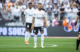 Flix Torres e Raniele no jogo do Corinthians contra o Fluminense pelo Brasileiro