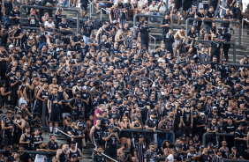 Torcida do Corinthians na Neo Qumica Arena no jogo contra o Fluminense pelo Brasileiro