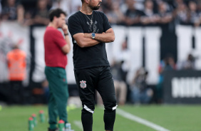 Antnio  beira do gramado da Neo Qumica Arena em jogo contra o Fluminense