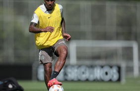 Paulinho em treino do Corinthians