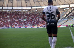 Wesley cobrando escanteio contra o Flamengo