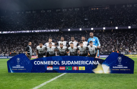 Jogadores do Corinthians antes de jogo contra o Argentinos Juniors pela Sul-Americana