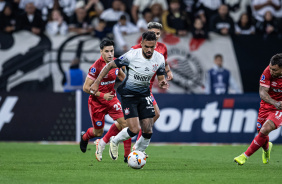 Raniele em ação durante jogo do Corinthians contra o Argentinos Juniors