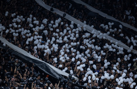 Torcida do Corinthians marca presena na Arena em jogo da Sul-Americana
