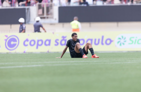 Denner no gramado do Pacaembu após a final da Copinha