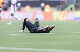 Richard deitado no gramado após a derrota do Corinthians no final da Copinha