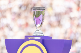 Taça da Copinha exposta na final entre Corinthians e São Paulo
