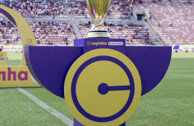 Troféu da Copinha no palco da final de 2025