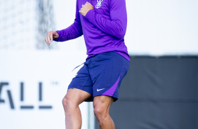 Yuri Alberto dando passe no treino