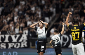 Pedro Raul lamentando chance perdida