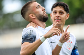 Jesse Costa e Fernando Vera comemoram gol marcado contra o Grmio