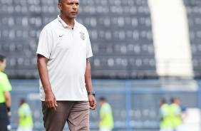 Orlando Ribeiro na beirada do campo contra o Grmio pelo Brasileiro