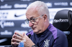 O treinador Dorival Júnior é oficialmente apresentado pelo Corinthians