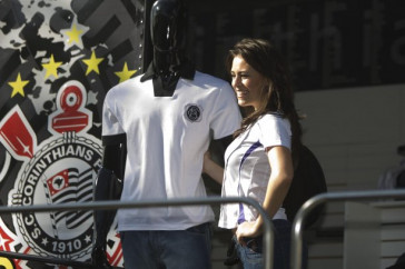 Apresentacao do novo onibus do Corinthians, da rede de franquias Todo Poderoso Timao on road, que vai percorrer o interior de S�o Paulo vendendo produtos licenciados