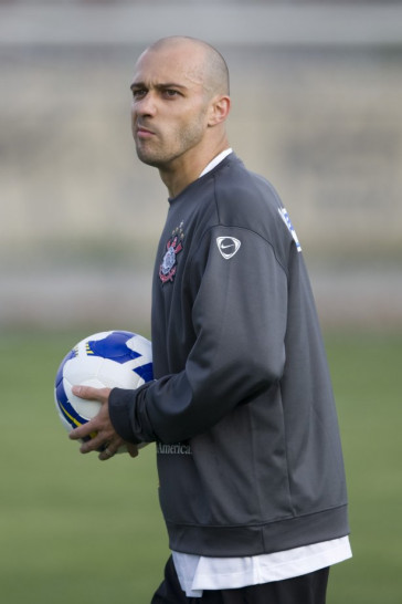Alessandro durante o treino do Corinthians realizado esta tarde no Parque Ecol�gico do Tiete; o pr�ximo jogo do time ser� domingo, dia 27/09, contra o S�o Paulo, no est�dio do Morumbi, pelo returno do Campeonato Brasileiro 2009