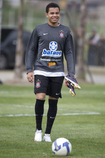 Dentinho durante o treino do Corinthians realizado esta tarde no Parque Ecol�gico do Tiete; o pr�ximo jogo do time ser� domingo, dia 27/09, contra o S�o Paulo, no est�dio do Morumbi, pelo returno do Campeonato Brasileiro 2009