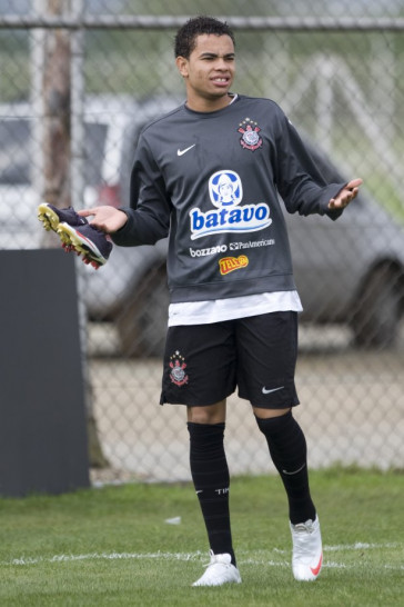 Dentinho durante o treino do Corinthians realizado esta tarde no Parque Ecol�gico do Tiete; o pr�ximo jogo do time ser� domingo, dia 27/09, contra o S�o Paulo, no est�dio do Morumbi, pelo returno do Campeonato Brasileiro 2009