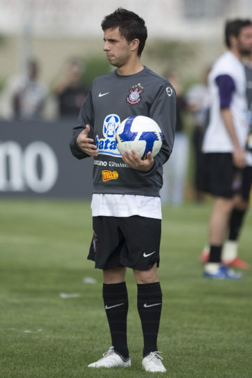 Matias Defederico que foi liberado e joga domingo, durante o treino do Corinthians realizado esta tarde no Parque Ecol�gico do Tiete; o pr�ximo jogo do time ser� domingo, dia 27/09, contra o S�o Paulo, no est�dio do Morumbi, pelo returno do Campeonato Brasileiro 2009