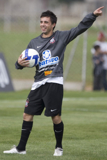 Matias Defederico que teve sua documentacao regularizada e joga no domingo, durante o treino do Corinthians realizado esta tarde no Parque Ecol�gico do Tiete; o pr�ximo jogo do time ser� domingo, dia 27/09, contra o S�o Paulo, no est�dio do Morumbi, pelo returno do Campeonato Brasileiro 2009