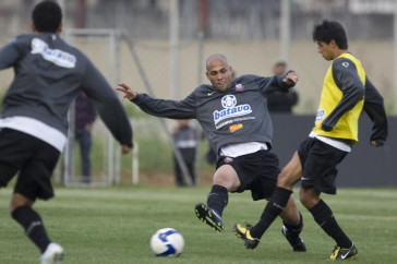Souza e Moradei durante o treino do Corinthians realizado esta tarde no Parque Ecol�gico do Tiete; o pr�ximo jogo do time ser� domingo, dia 27/09, contra o S�o Paulo, no est�dio do Morumbi, pelo returno do Campeonato Brasileiro 2009