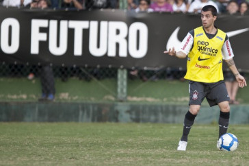 Matias Defederico durante treino na intertemporada do Corinthians, realizado esta tarde no Oscar Inn Resort em Aguas de Lindoia, interior de S�o Paulo. O pr�ximo jogo do time ser� dia 14/07, contra o Cear�, no est�dio Castel�o, pela 7� rodada do Campeonato Brasileiro 2010; S�o Paulo, Brasil