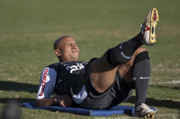Roberto Carlos durante treino na intertemporada do Corinthians, realizado esta tarde no Oscar Inn Resort em Aguas de Lindoia, interior de S�o Paulo. O pr�ximo jogo do time ser� dia 14/07, contra o Cear�, no est�dio Castel�o, pela 7� rodada do Campeonato Brasileiro 2010; S�o Paulo, Brasil