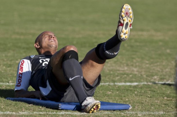 Roberto Carlos durante treino na intertemporada do Corinthians, realizado esta tarde no Oscar Inn Resort em Aguas de Lindoia, interior de S�o Paulo. O pr�ximo jogo do time ser� dia 14/07, contra o Cear�, no est�dio Castel�o, pela 7� rodada do Campeonato Brasileiro 2010; S�o Paulo, Brasil