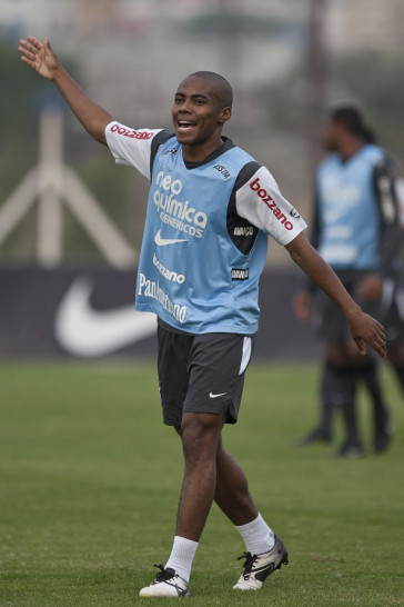 Elias durante o treino do Corinthians, realizado esta tarde no CT Joaquim Grava, no Parque Ecol�gico do Tiete. O pr�ximo jogo da equipe, ser� amanh�, quarta-feira, dia 29/09, contra o Botafogo, no Pacaembu, pela 26. a rodada do Campeonato Brasileiro de 2010