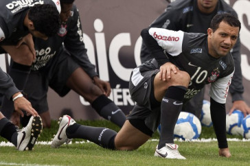 Iarley durante o treino do Corinthians, realizado esta tarde no CT Joaquim Grava, no Parque Ecol�gico do Tiete. O pr�ximo jogo da equipe, ser� amanh�, quarta-feira, dia 29/09, contra o Botafogo, no Pacaembu, pela 26. a rodada do Campeonato Brasileiro de 2010