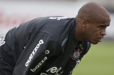 Thiago Heleno durante o treino do Corinthians, realizado esta tarde no CT Joaquim Grava, no Parque Ecol�gico do Tiete. O pr�ximo jogo da equipe, ser� amanh�, quarta-feira, dia 29/09, contra o Botafogo, no Pacaembu, pela 26. a rodada do Campeonato Brasileiro de 2010