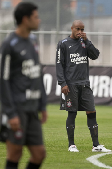 William e Thiago Heleno durante o treino do Corinthians, realizado esta tarde no CT Joaquim Grava, no Parque Ecol�gico do Tiete. O pr�ximo jogo da equipe, ser� amanh�, quarta-feira, dia 29/09, contra o Botafogo, no Pacaembu, pela 26. a rodada do Campeonato Brasileiro de 2010