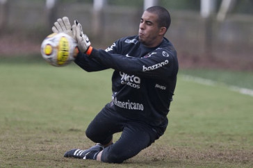 Danilo Fernandes durante o treino do Corinthians esta tarde no CT Joaquim Grava, Parque Ecol�gico do Tiete. O time se prepara para o jogo contra o Linense, s�bado, dia 05/03, no est�dio Gilberto Lopes, em Lins/SP, pela 11� rodada do Campeonato Paulista 2011