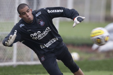Danilo Fernandes durante o treino do Corinthians esta tarde no CT Joaquim Grava, Parque Ecol�gico do Tiete. O time se prepara para o jogo contra o Linense, s�bado, dia 05/03, no est�dio Gilberto Lopes, em Lins/SP, pela 11� rodada do Campeonato Paulista 2011