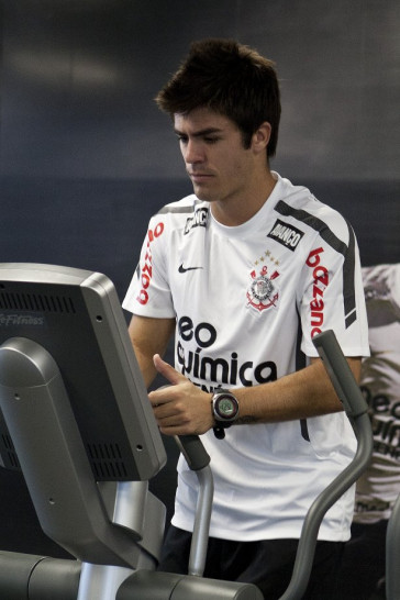 Nene Bonilha, volante, ex-jogador do Paulista de Jundia�, novo contratado do Corinthians durante o treino do Corinthians esta tarde no CT Joaquim Grava, Parque Ecol�gico do Tiete. O time se prepara para o jogo contra o Linense, s�bado, dia 05/03, no est�dio Gilberto Lopes, em Lins/SP, pela 11� rodada do Campeonato Paulista 2011