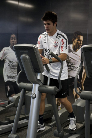 Nene Bonilha, volante, ex-jogador do Paulista de Jundia�, novo contratado do Corinthians durante o treino do Corinthians esta tarde no CT Joaquim Grava, Parque Ecol�gico do Tiete. O time se prepara para o jogo contra o Linense, s�bado, dia 05/03, no est�dio Gilberto Lopes, em Lins/SP, pela 11� rodada do Campeonato Paulista 2011