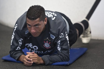 Ralf durante o treino do Corinthians esta tarde no CT Joaquim Grava, Parque Ecol�gico do Tiete. O time se prepara para o jogo contra o Linense, s�bado, dia 05/03, no est�dio Gilberto Lopes, em Lins/SP, pela 11� rodada do Campeonato Paulista 2011