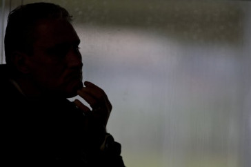 Silhueta do t�cnico Tite durante o treino do Corinthians esta tarde no CT Joaquim Grava, Parque Ecol�gico do Tiete. O time se prepara para o jogo contra o Linense, s�bado, dia 05/03, no est�dio Gilberto Lopes, em Lins/SP, pela 11� rodada do Campeonato Paulista 2011