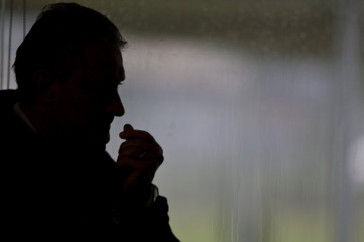 Silhueta do t�cnico Tite durante o treino do Corinthians esta tarde no CT Joaquim Grava, Parque Ecol�gico do Tiete. O time se prepara para o jogo contra o Linense, s�bado, dia 05/03, no est�dio Gilberto Lopes, em Lins/SP, pela 11� rodada do Campeonato Paulista 2011
