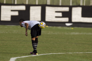 Dentinho durante o treino do Corinthians realizado esta tarde no CT Joaquim Grava, no Parque Ecol�gico do Tiete. O time se prepara para o jogo contra o Santos, domingo a tarde, dia 15/05, na Vila Belmiro, em Santos, decis�o do Campeonato Paulista 2011