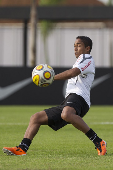 Jorge Henrique durante o treino do Corinthians realizado esta tarde no CT Joaquim Grava, no Parque Ecol�gico do Tiete. O time se prepara para o jogo contra o Santos, domingo a tarde, dia 15/05, na Vila Belmiro, em Santos, decis�o do Campeonato Paulista 2011