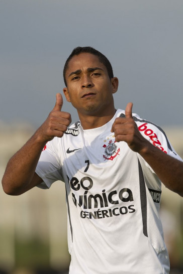 Jorge Henrique durante o treino do Corinthians realizado esta tarde no CT Joaquim Grava, no Parque Ecol�gico do Tiete. O time se prepara para o jogo contra o Santos, domingo a tarde, dia 15/05, na Vila Belmiro, em Santos, decis�o do Campeonato Paulista 2011